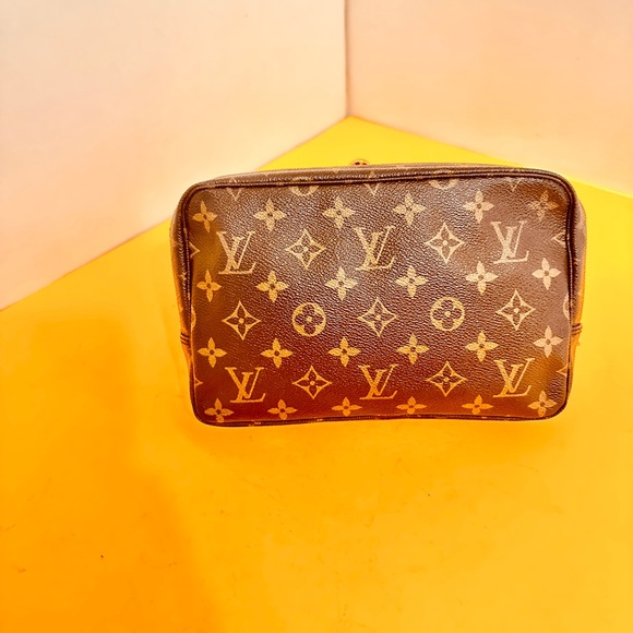 Louis Vuitton Brown Monogram Toiletry Bag - Picture 4 of 15